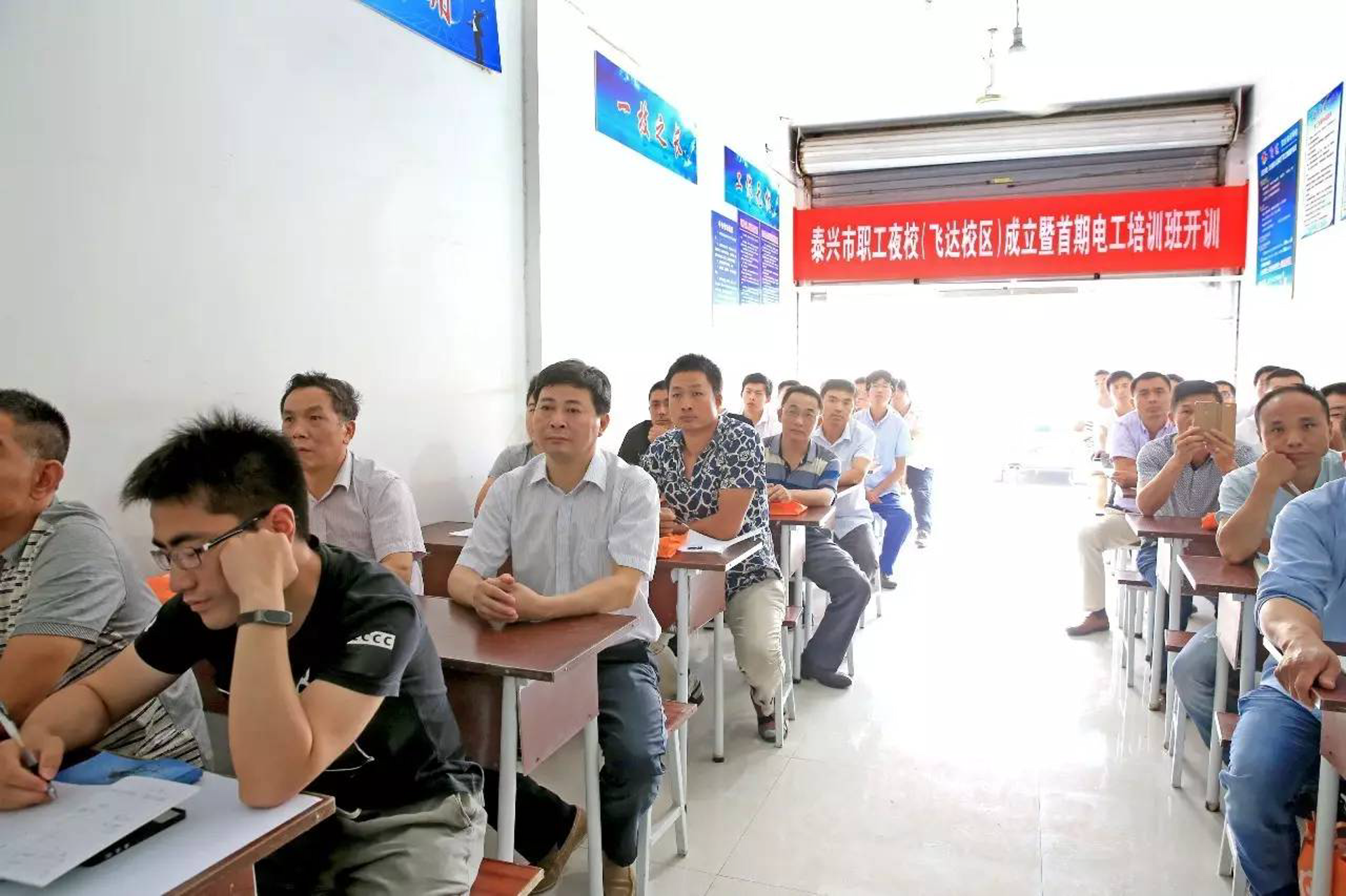 了解如何选择和注册适合自己的域名？